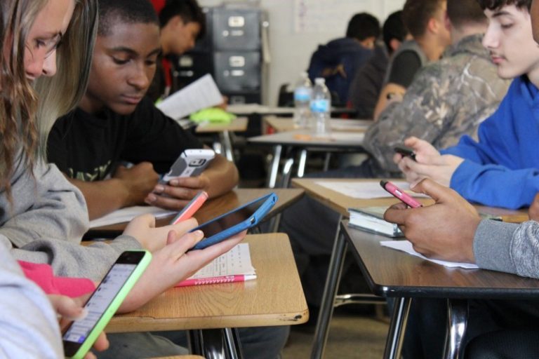 Using Students’ Personal Mobile Devices in Class – Academic Matters